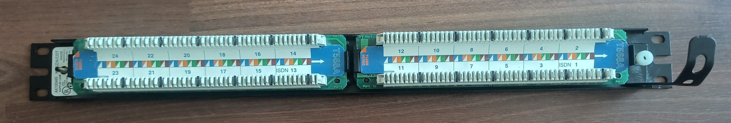 Efficiently Manage Network Connections with 12-Port Cat 5e Patch Panel - Image 2