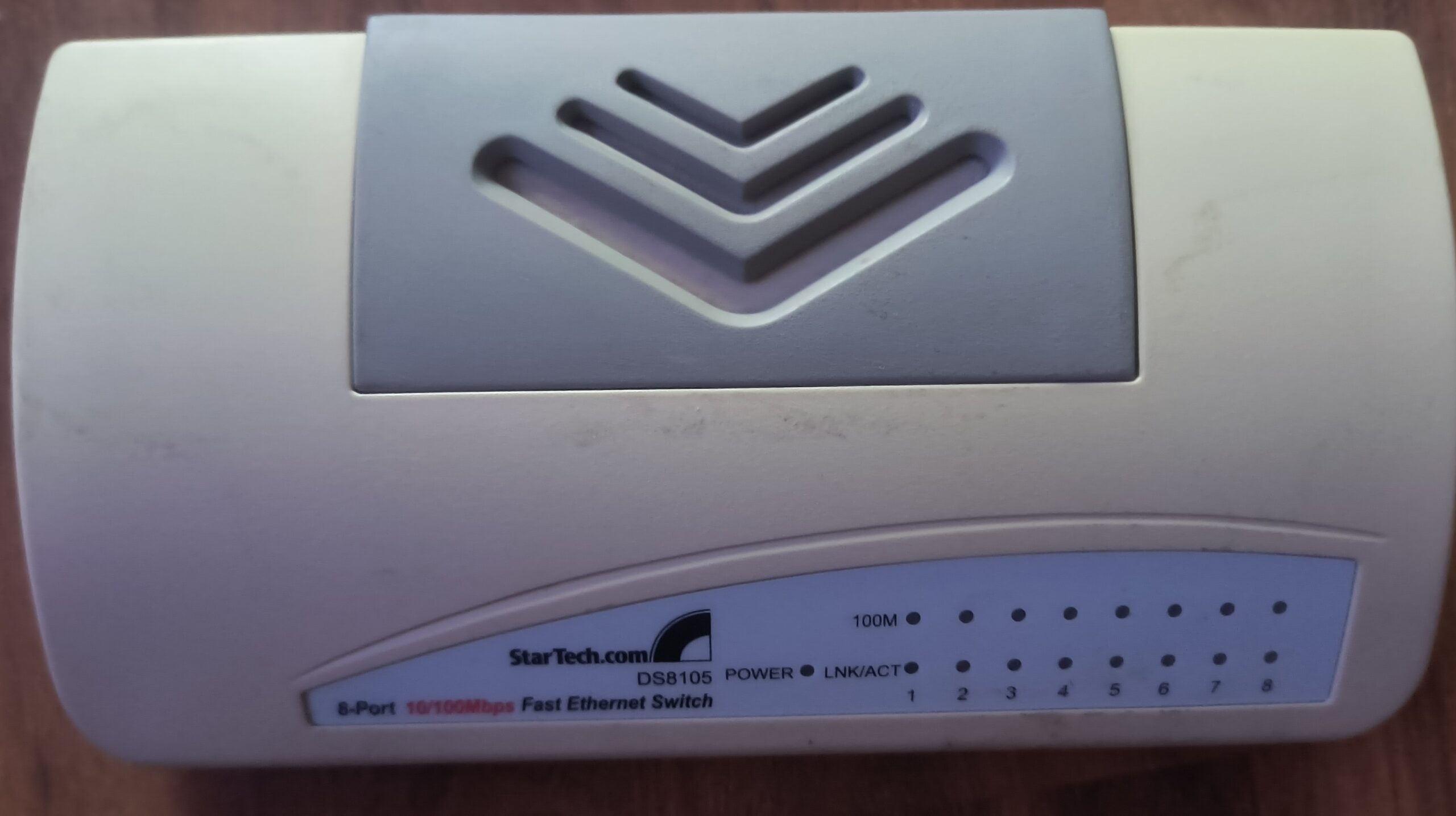 Upgrade Your Network with the StarTech.com DS8105 8-Port Ethernet Switch!