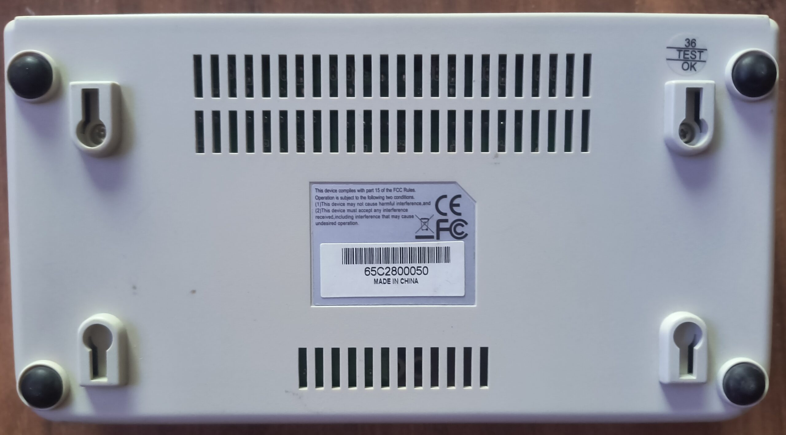 Upgrade Your Network with the StarTech.com DS8105 8-Port Ethernet Switch! - Image 3