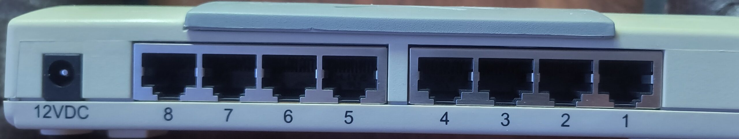 Upgrade Your Network with the StarTech.com DS8105 8-Port Ethernet Switch! - Image 4