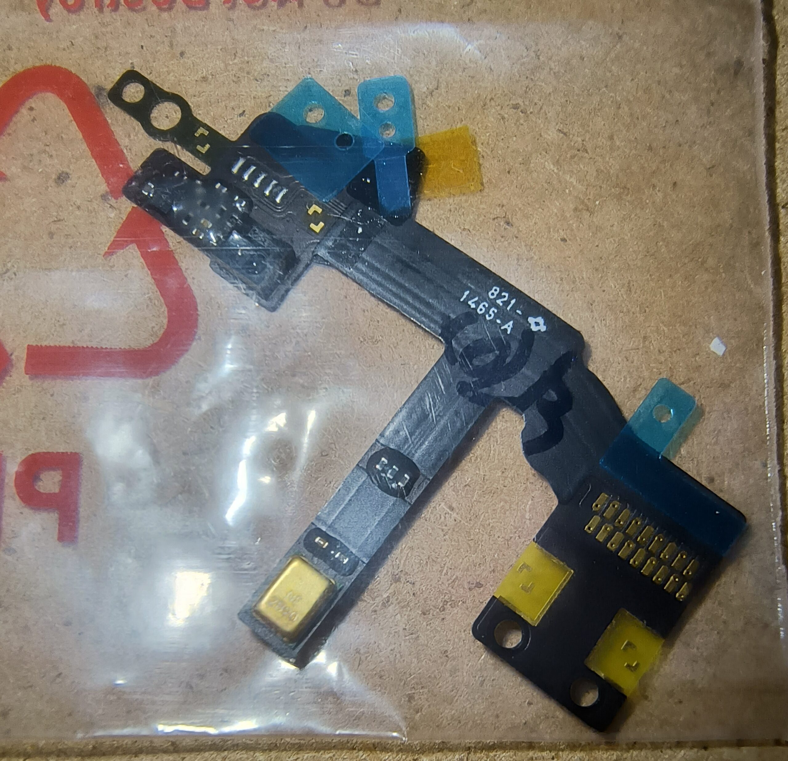 Restore Wi-Fi Connectivity with Apple iPad Antenna Flex Cable Replacement Part - Image 2