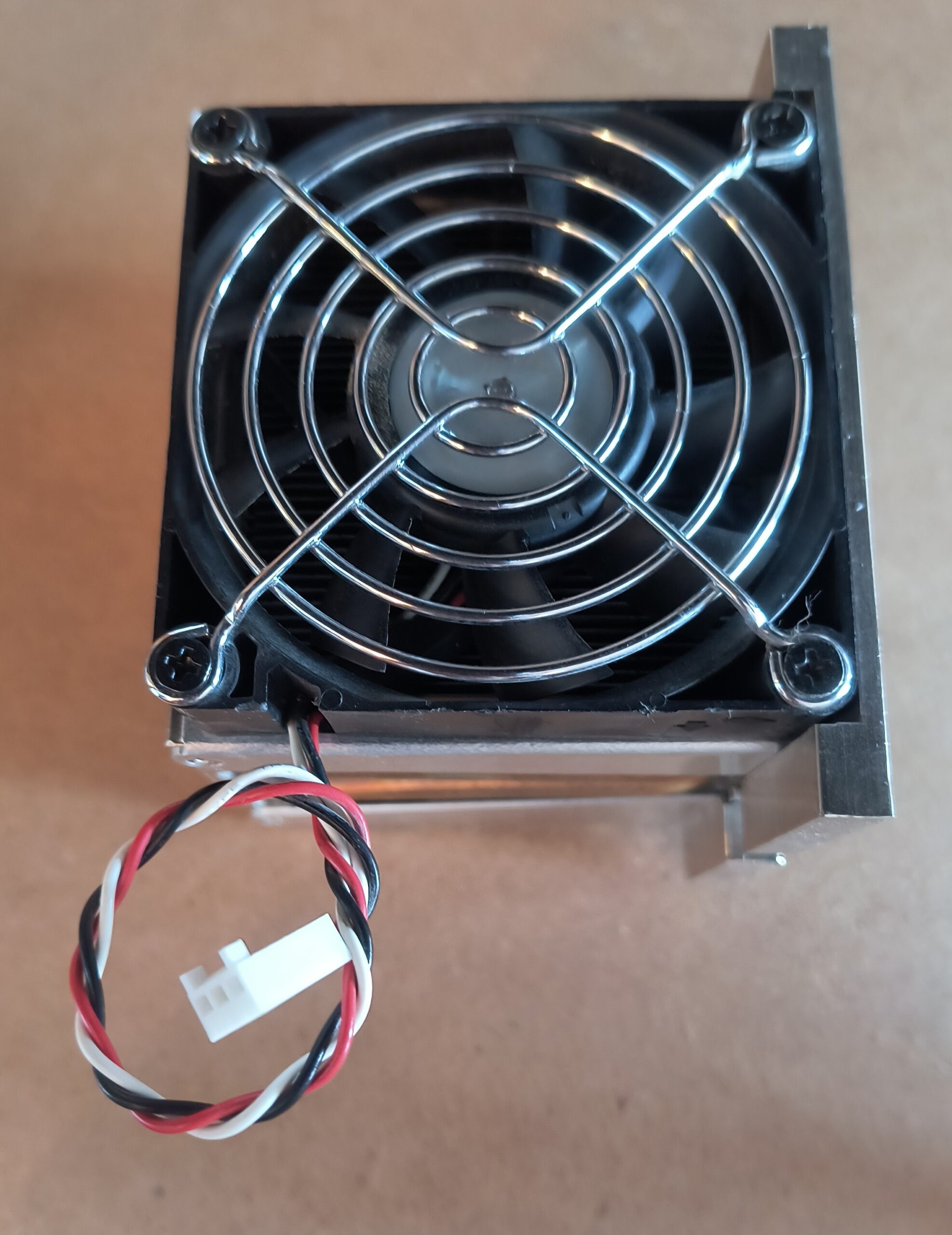 Keep Your IBM CPU Cool with Genuine Heatsink & Fan Assembly FRU 13N2951 - Image 2