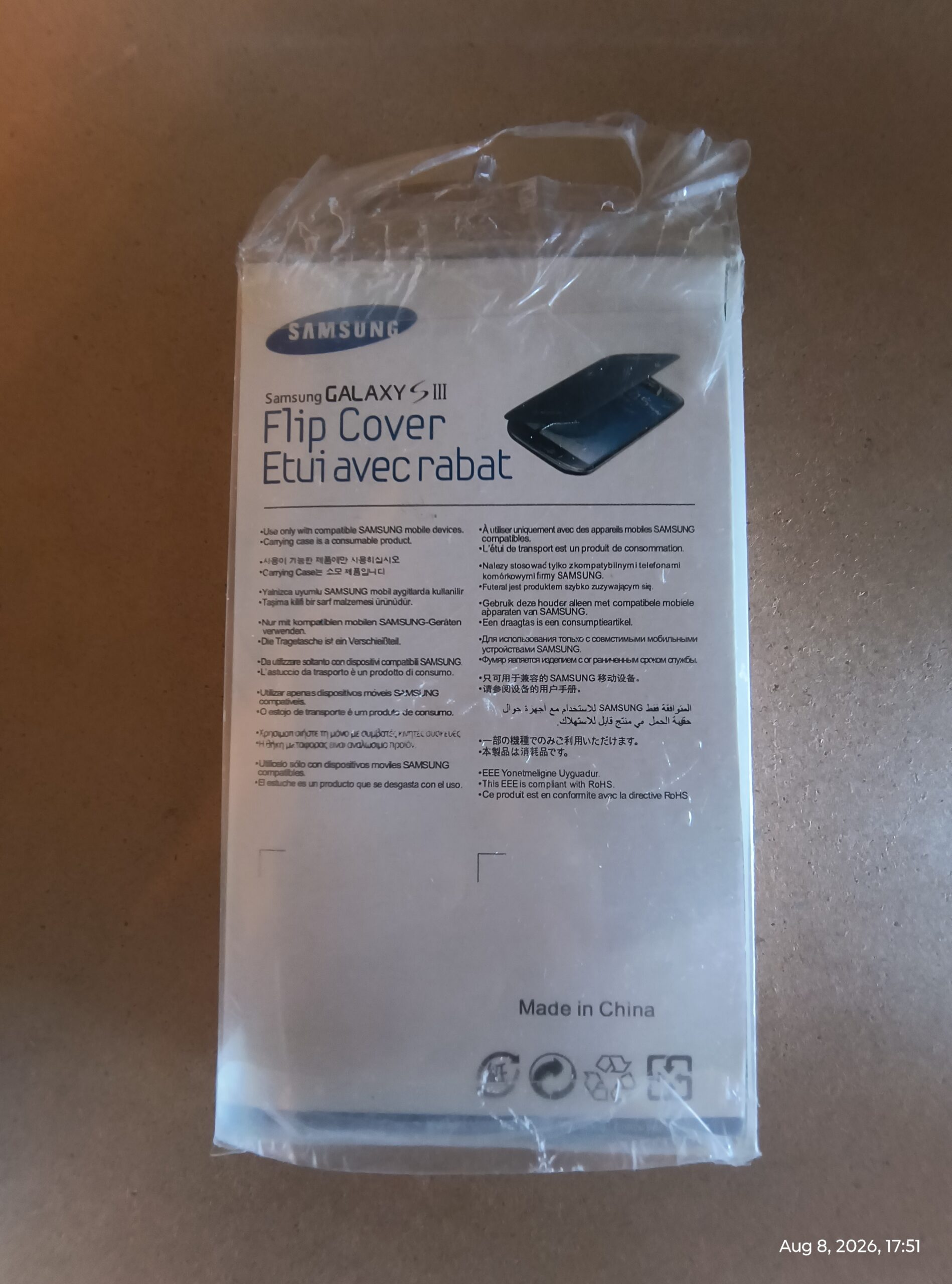 Protect Your Galaxy S III with the Original Samsung Flip Cover in Red - Image 2