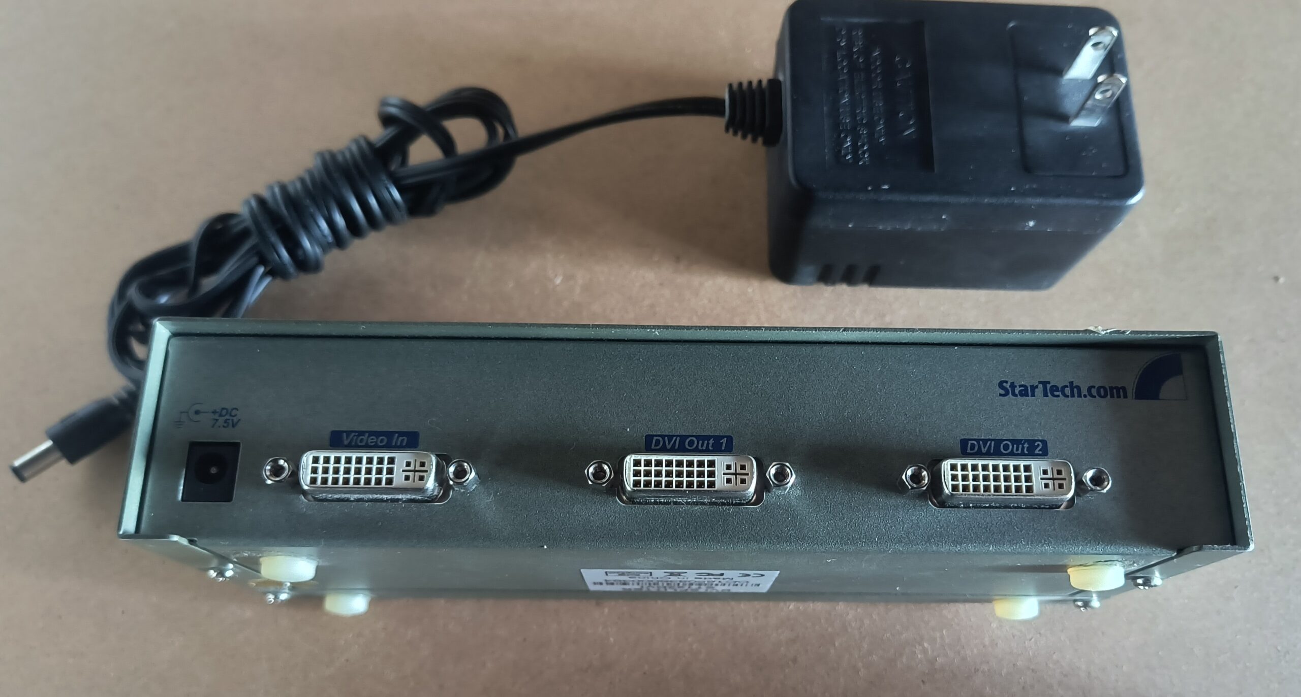 Enhance Your Display Setup with StarTech.com 2 Port DVI Video Splitter - Image 2